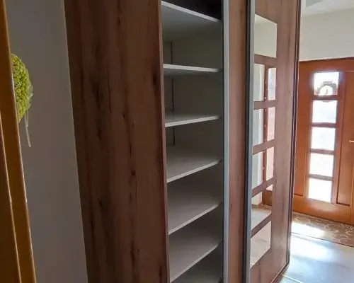 vstavané skrine do chodby